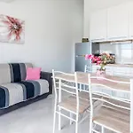Beautiful In With House Sea View Srima