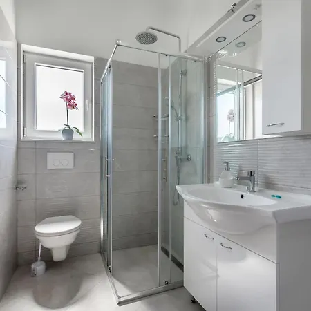 Apartman Beautiful In With House Sea View *