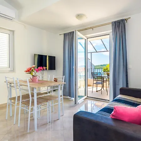 Daire Beautiful In With House Sea View Srima